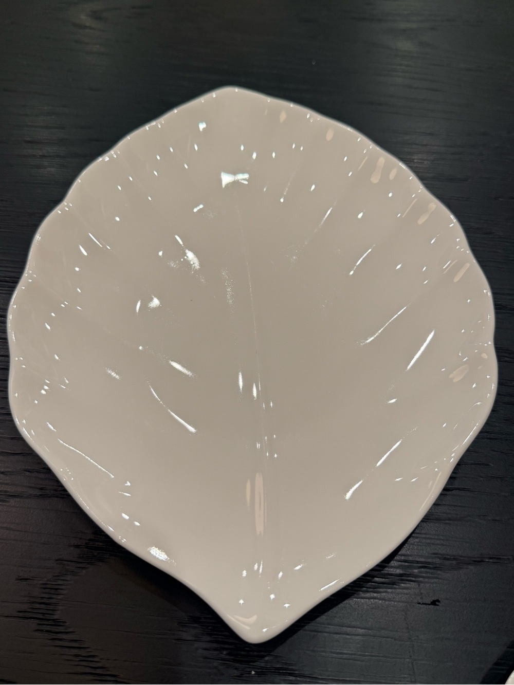 White Porcelain Crate & Barrel Leaf-Shaped Ceramic Serving Plates - Set of 5 - Picture 3 of 13